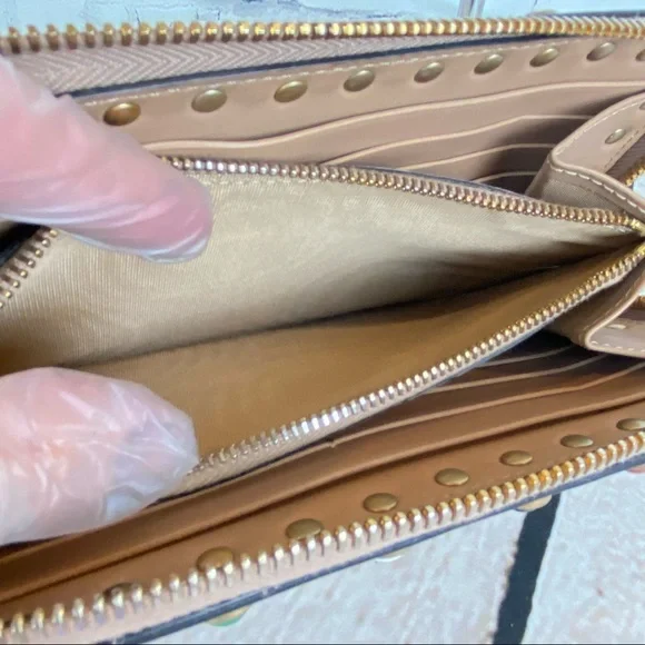 Valentino Rockstud zippy zip-around leather wallet - Picture 7 of 16